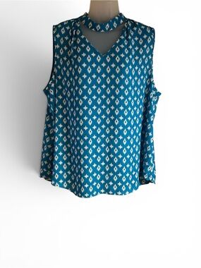 Sami & Jo Sleeveless V-Neck Top with Choker Like Detail PLUS: 2X/3X    #Y